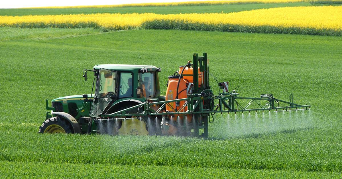 pesticide_blog_fb Farmer spraying toxic glyphosate on crops